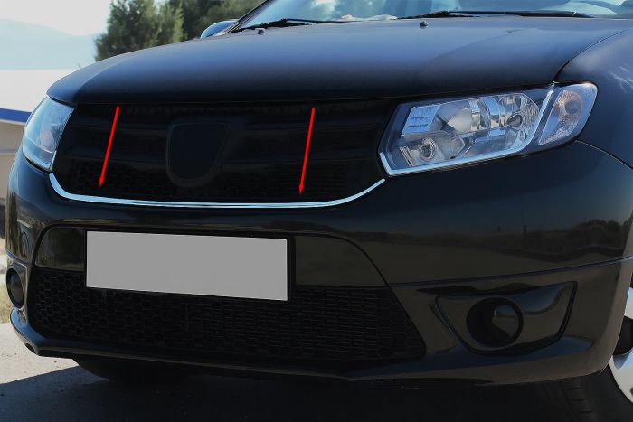 Хромированная накладка под решетку (1 шт, нержавейка) для Dacia Sandero 2013-2020 гг