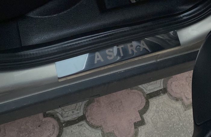 Накладки на пороги Carmos (4 шт, нержавеющая сталь) для Opel Astra G classic 1998-2012 гг
