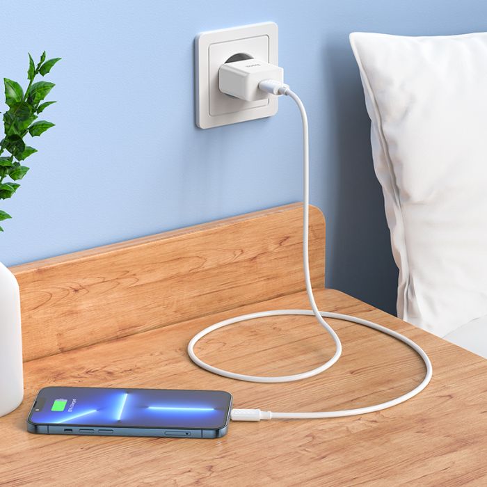 Мережевий зарядний пристрій з кабелем HOCO C106A Leisure single port charger set(iP) 10.5W White (6931474783899)