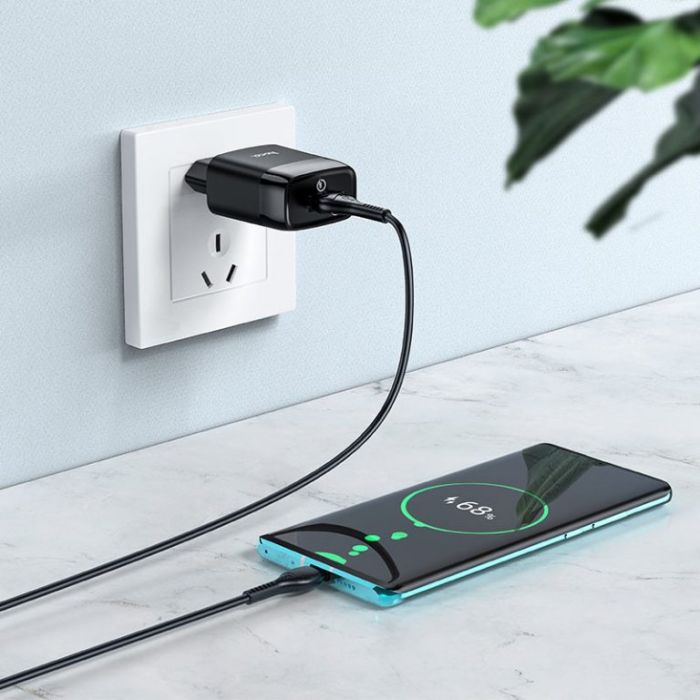 Мережевий зарядний пристрій HOCO C72Q Glorious single port QC3.0 charger 18W Black (6931474732507)
