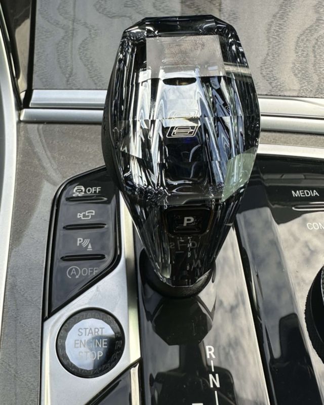 Хрустальный селектор КПП (с логотипом 8) на BMW 8 Series G14/G15/G16 2018-2023 года