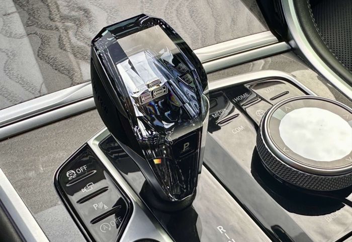 Хрустальный селектор КПП (с логотипом 8) на BMW 8 Series G14/G15/G16 2018-2023 года