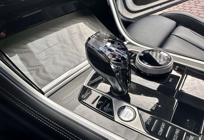 Хрустальный селектор КПП (с логотипом 8) на BMW 8 Series G14/G15/G16 2018-2023 года