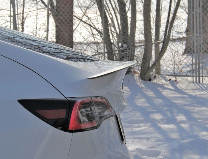 Спойлер багажника Tesla Model Y стиль S черный глянцевый (2020-...)