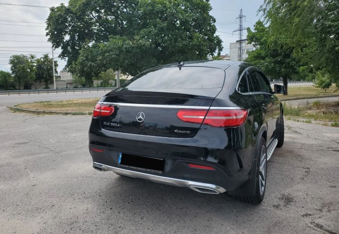 Спойлер Черный глянец на Mercedes-Benz GLE-Class Coupe C292 2015-2019 года