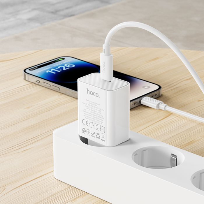 Мережевий зарядний пристрій з кабелем HOCO C143A Benefit single port PD20W charger set(C to iP) White (6942007652070)