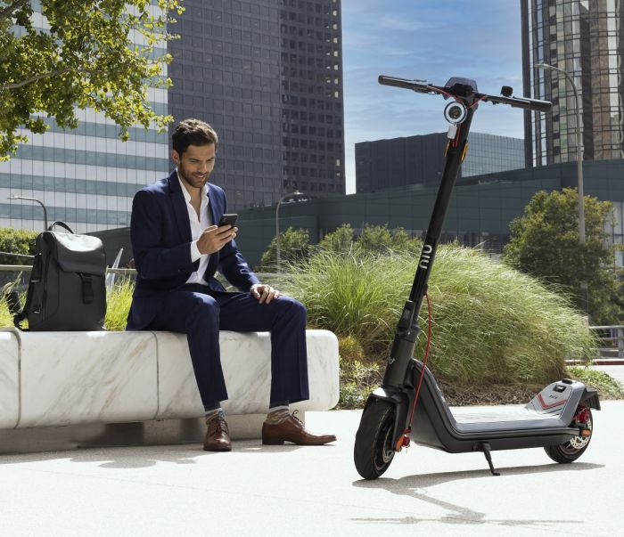 Електросамокат NIU KQi3 MAX Space Gray 9,5", 450(900)W, 13Ah, 65km, 25km/h, 25%, App, 21 kg (K3T331B3E11)