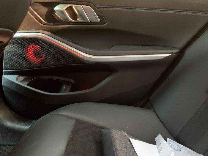 Сетки на динамики (Bowers & Wilkins) на BMW 3 Series G20/G21 2018-2022 года