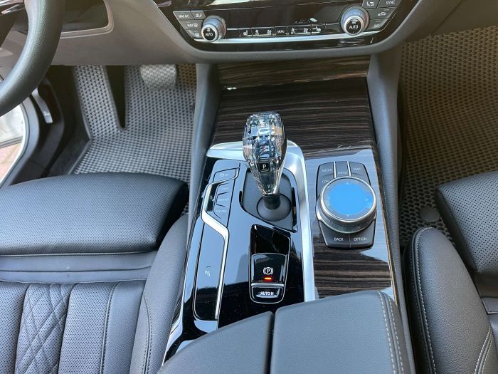 Хрустальный селектор КПП (с логотипом М) на BMW 5 Series G30/G31 2017-2020 года