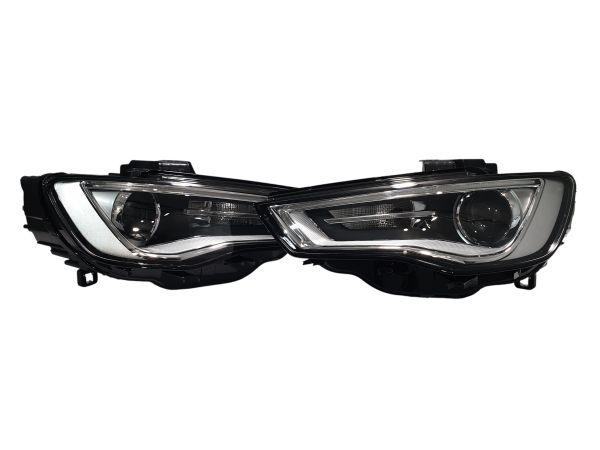 Передние фары (Xenon без блоков) на Audi A3 8V 2012-2016 года.