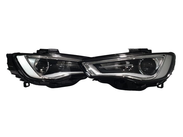 Передние фары (Xenon без блоков) на Audi A3 8V 2012-2016 года.