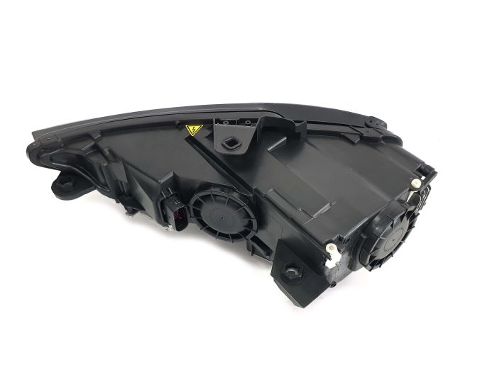 Передние фары (Xenon без блоков) на Audi A3 8V 2012-2016 года.