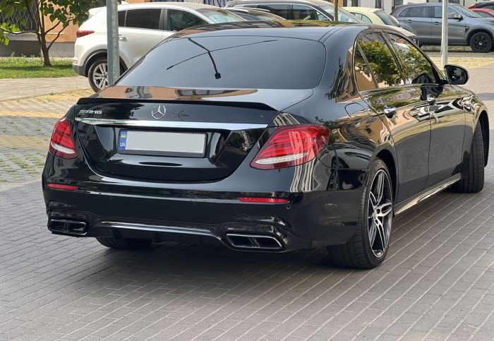 Спойлер Black (стиль E63) на Mercedes-Benz E-Class W213 2016-2020 года.