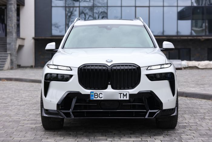 Комплект рестайлинга (стиль X7 M60i LCI + оптика) на BMW X7 G07 2018-2022 года