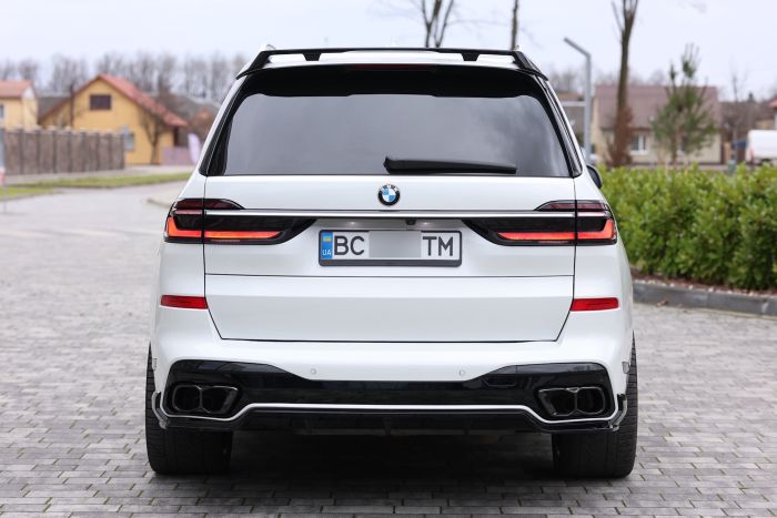Комплект рестайлинга (стиль X7 M60i LCI + оптика) на BMW X7 G07 2018-2022 года