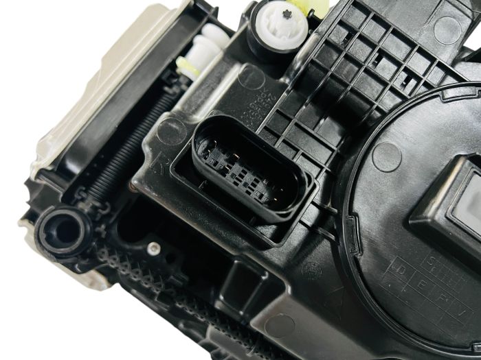 Передние фары Multibeam LCI (замена дорестайлинг) на Mercedes-Benz GLE-Class W167 2018-2023 года