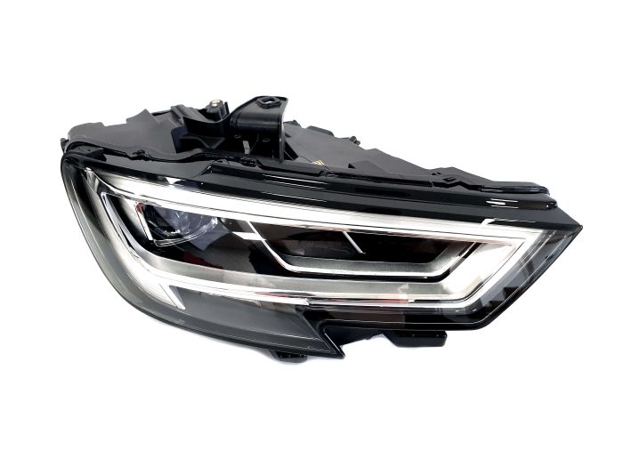 Передние фары LED (RH) без блоков на Audi A3 8V 2016-2020 года.