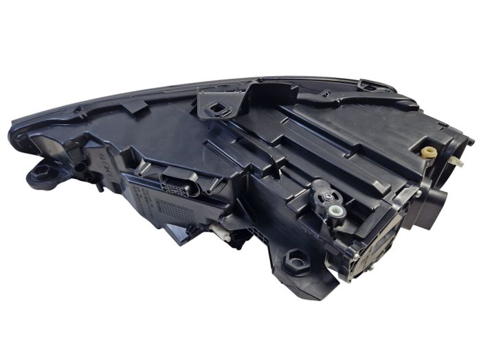 Передние фары LED (RH) без блоков на Audi A3 8V 2016-2020 года.