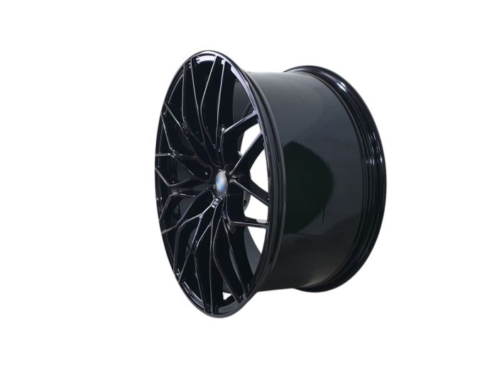 R18 Gloss Black (одноширокие 8.0J ET35) на BMW 1 Series F40/F41 2019-2023 года