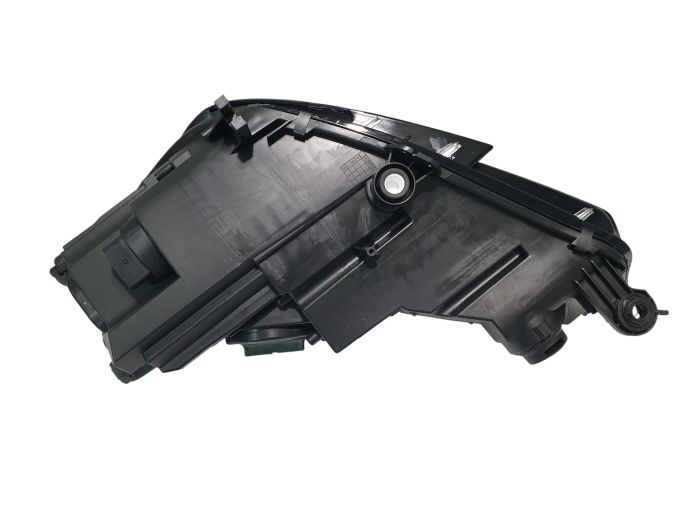 Передние фары (Xenon комплектные) на Audi A4 B9 2015-2019 года.
