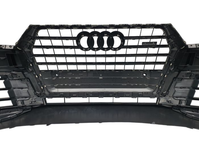 Передний бампер (S-Line) Silver на Audi Q7 4M 2015-2020 года