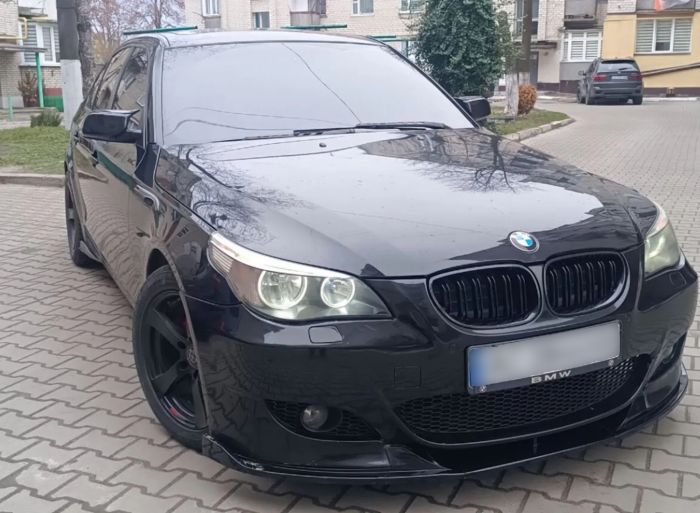 Губа (переднего бампера) (M5) на BMW 5 Series E60/E61 2003-2010 года