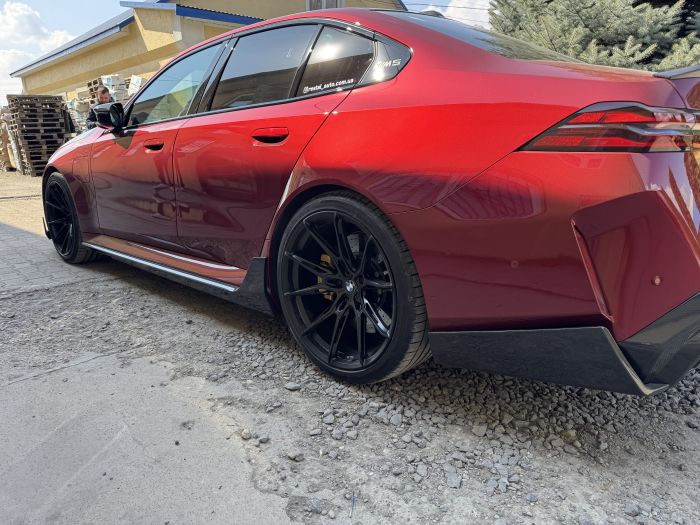 Лезвия на пороги ( Карбон ) V2 на BMW M5 G90 / G99 2024-2026 года