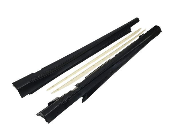 Накладки на пороги ( C63 ) на Mercedes-Benz C-Class W205 2014-2018 года.