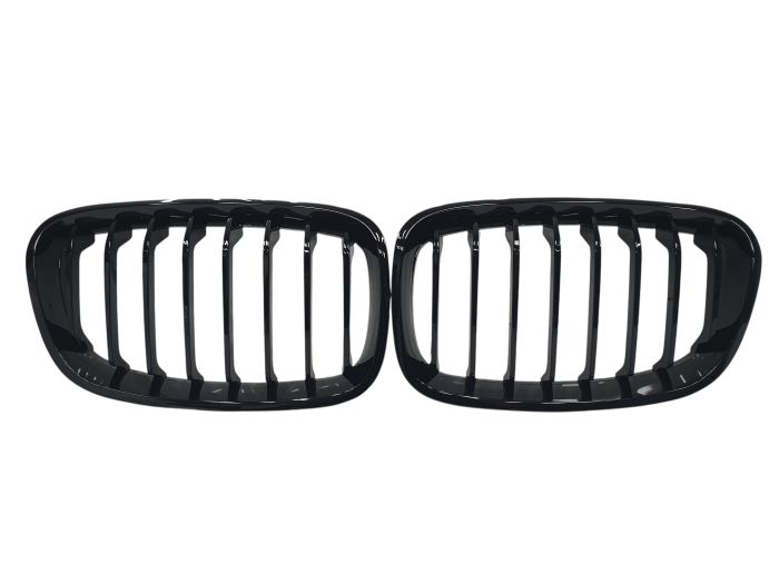 Ноздри Gloss Black ( 1 bar ) на BMW 1 Series F20 / F21 2011-2015 года