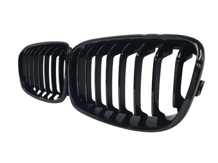 Ноздри Gloss Black ( 1 bar ) на BMW 1 Series F20 / F21 2011-2015 года