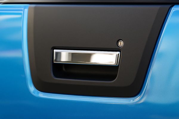 Накладка на ручку багажника Нержавейка OmsaLine - Итальянская Нержавейка для Nissan Navara 2006-2015 гг