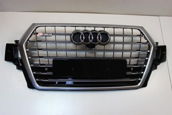 Решетка радиатора Audi Q7 стиль SQ7, хром + черные вставки (2015-...)