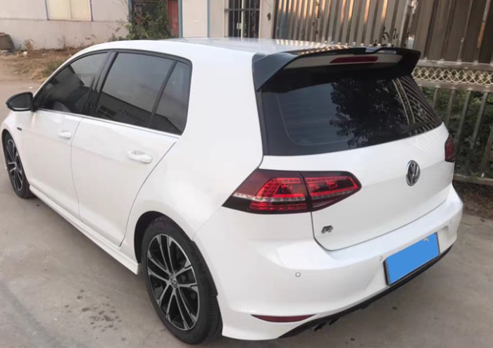 Спойлер на VW Golf 7 Hatchback черный глянцевый ABS-пластик (стандартная версия авто)