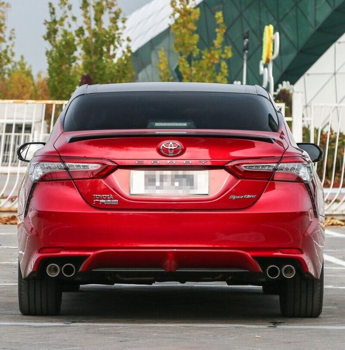 Спойлер на Toyota Camry 70 черный глянцевый ABS-пластик