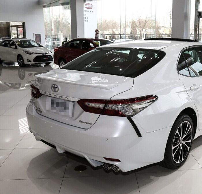 Спойлер на Toyota Camry 70 (ABS-пластик)