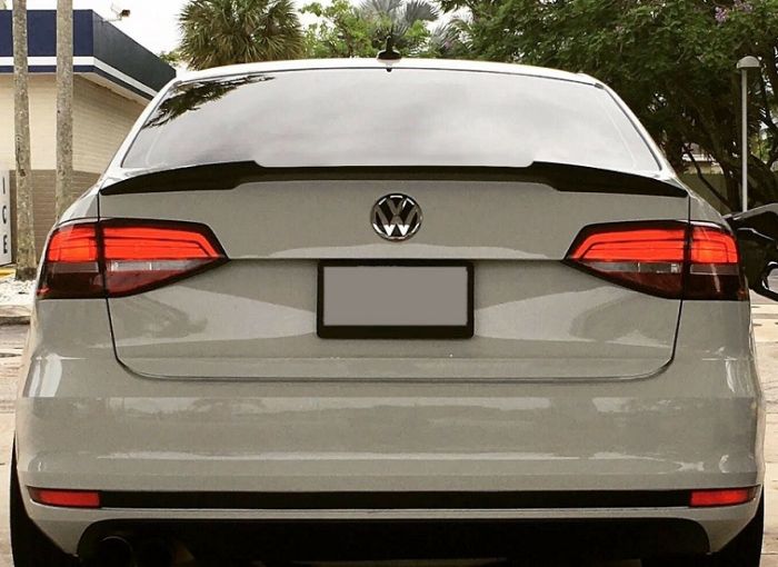 Спойлер на Volkswagen Jetta 6 стиль М4 черный глянцевый ABS-пластик