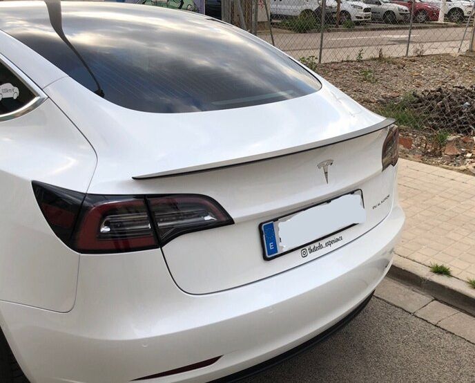 Спойлер Tesla Model 3 черный глянцевый ABS-пластик (2017-2022)
