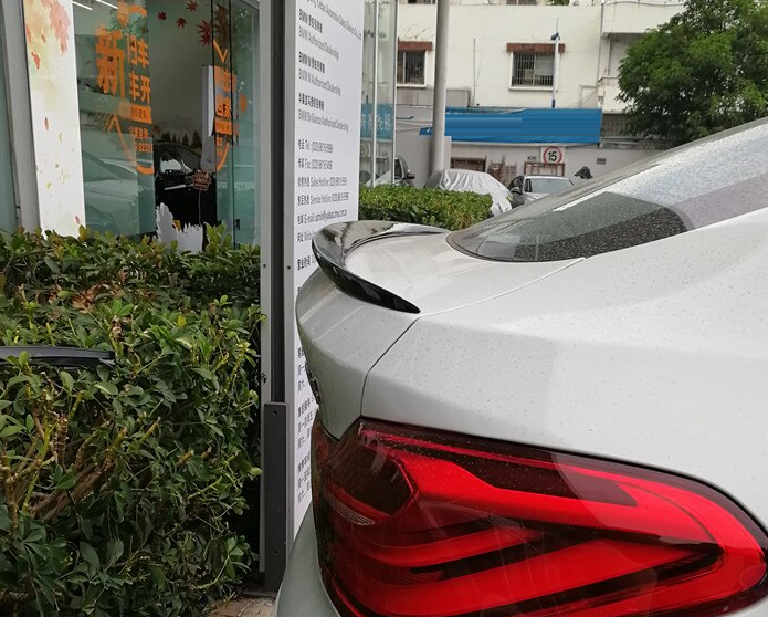 Спойлер на BMW X4 F26 черный глянцевый ABS-пластик