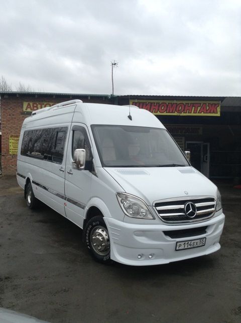 Накладка на передний бампер с 4 фарами (2006-2013) для Mercedes Sprinter W906