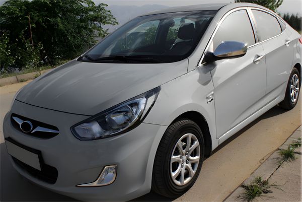 Накладки на зеркала без выреза под поворотник (2 шт) OmsaLine - Итальянская Нержавейка для Hyundai Accent 2011-2017 гг