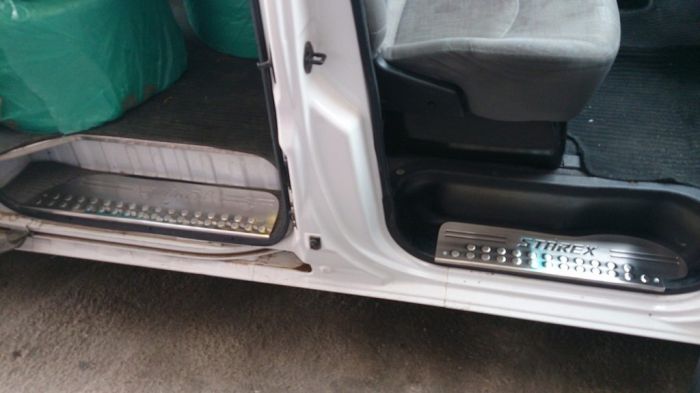 Накладки на пороги OmsaLine (3 шт, нержавейка) для Hyundai H200, H1, Starex 1998-2007 гг