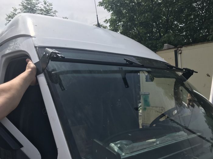 Козырек на лобовое стекло (черный глянец, 5мм) для Mercedes Sprinter W901/902/903/904/905 1995-2006 гг