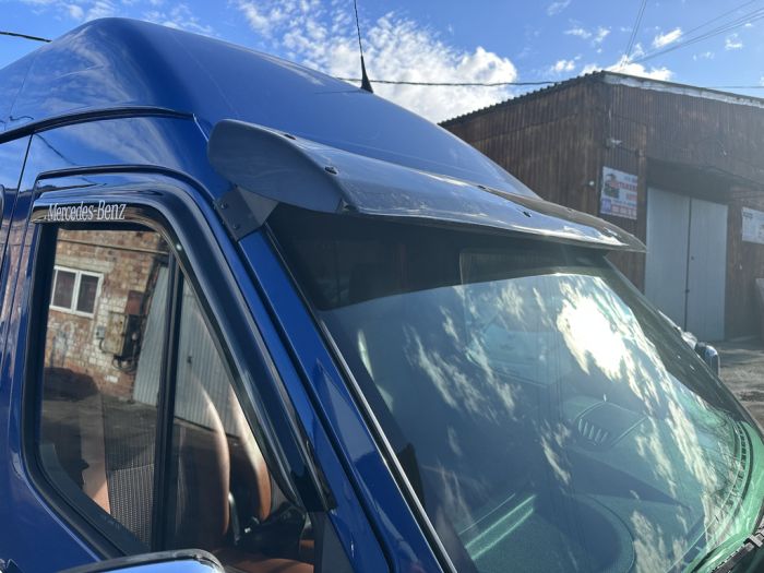 Козырек на лобовое стекло (черный глянец, 5мм) для Mercedes Sprinter W901/902/903/904/905 1995-2006 гг