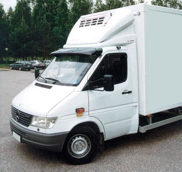 Козырек на лобовое стекло (черный глянец, 5мм) для Mercedes Sprinter W901/902/903/904/905 1995-2006 гг