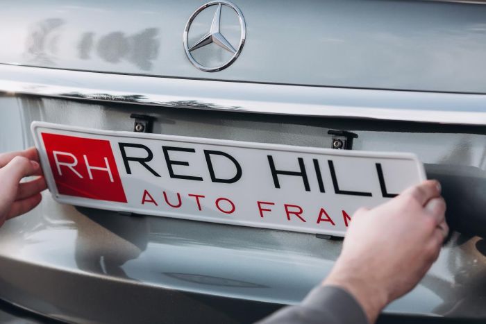 Автомобільні рамки-невидимки RedHill комплект на одне авто прозорі (24-054-IS)