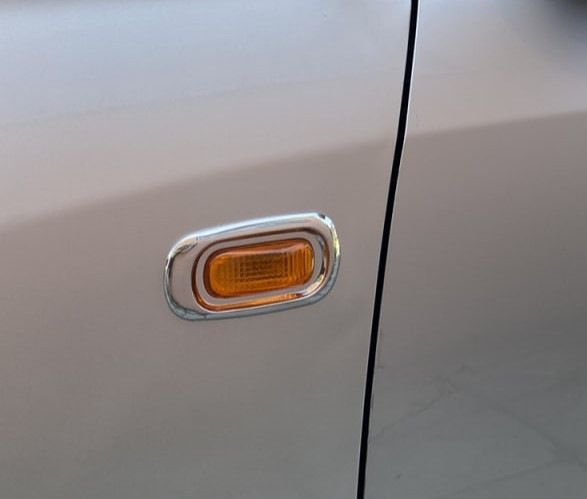 Хромированная накладка на поворотник (пластик) для Honda Civic Sedan VII 2001-2006 гг