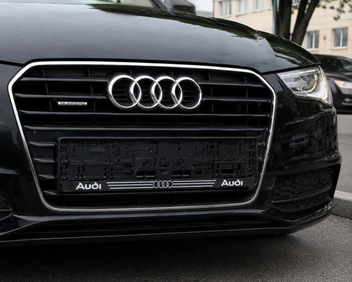 Рамка номерного знаку Audi пластикова Poputchik (1шт)