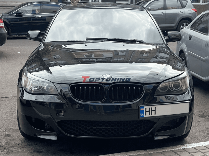 Решетка радиатора BMW E60 / E61 M5-LOOK черная глянцевая