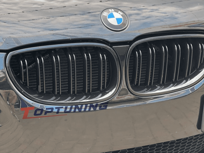 Решетка радиатора BMW E60 / E61 M5-LOOK черная глянцевая